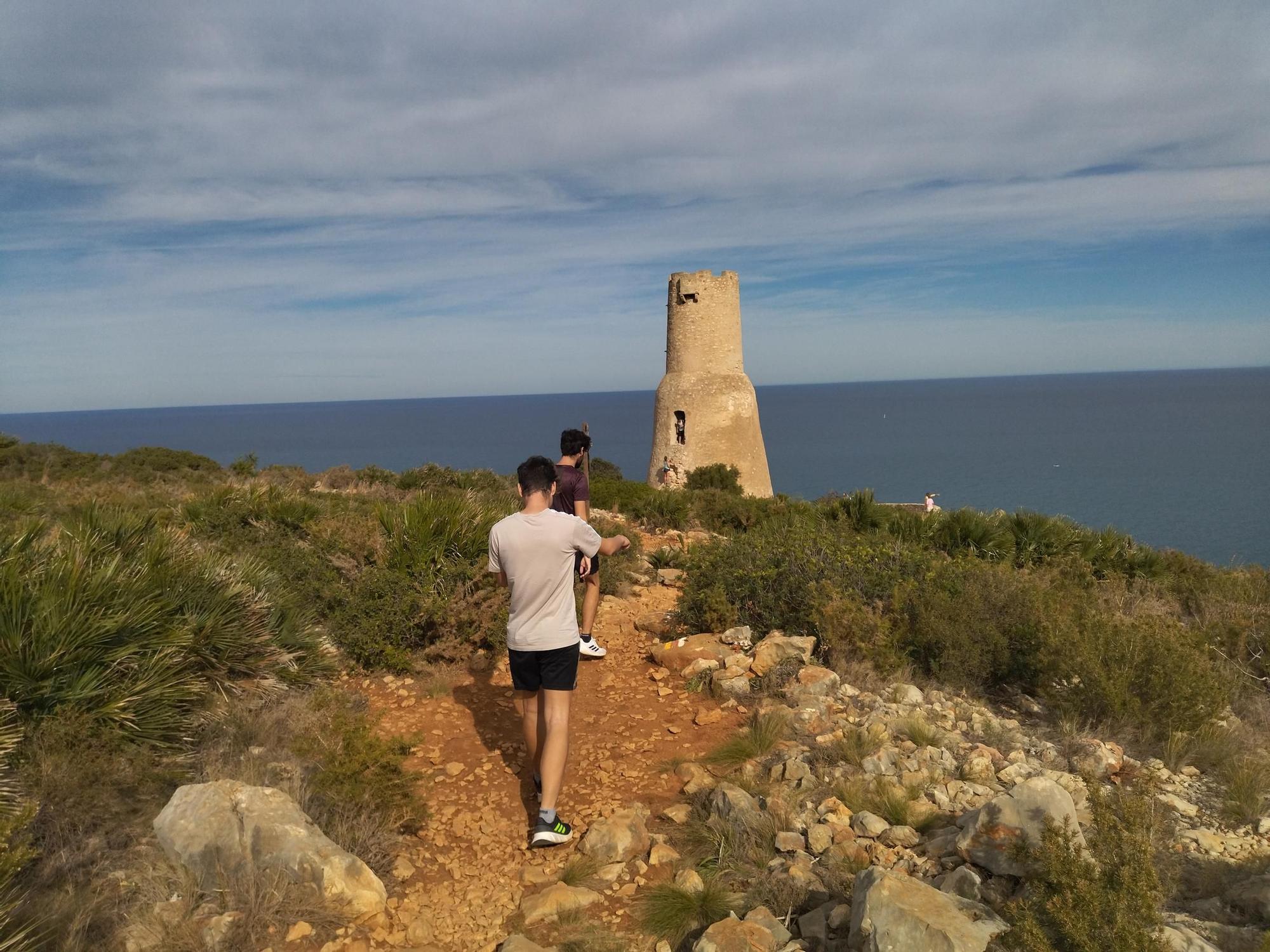 A la torre del Gerro y la Cova Tallada sin tropezar con la masificación