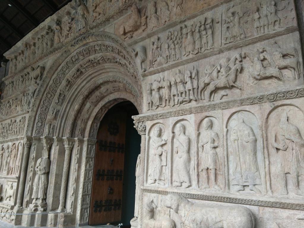 Pórtico romanico del Monasterio de Santa María de Ripoll