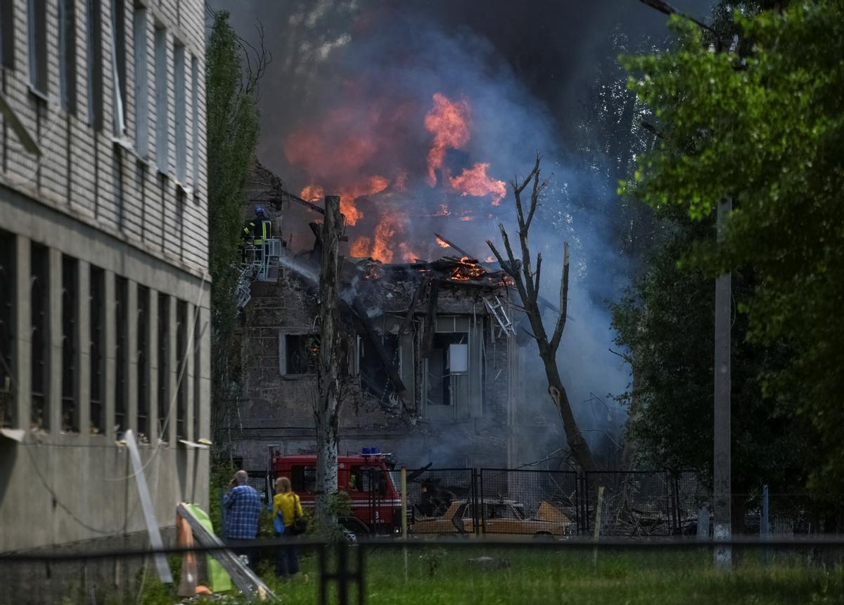 Rusia bombardea un hospital en Dnipro y causa al menos dos muertos