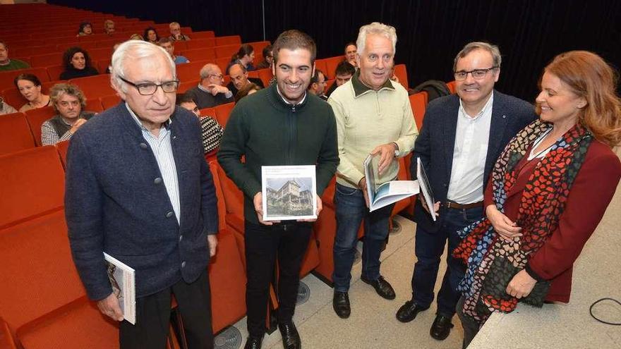 Rafael Vallejo, segundo por la derecha, con Luciano Sobral, Xosé Leal y Carlos Valle. // G. Santos