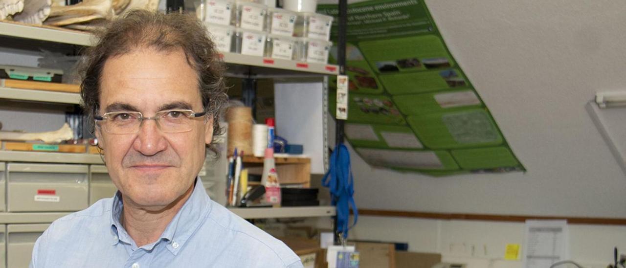 pablo arias, en el laboratorio universitario.