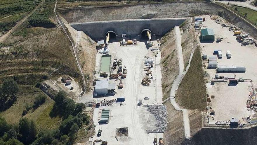 Las obras del túnel de A Canda ayer, vistas desde el aire. // Fdv