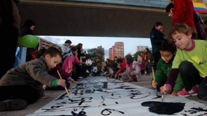 Escolares de Benidorm, en una protesta contra los recortes.