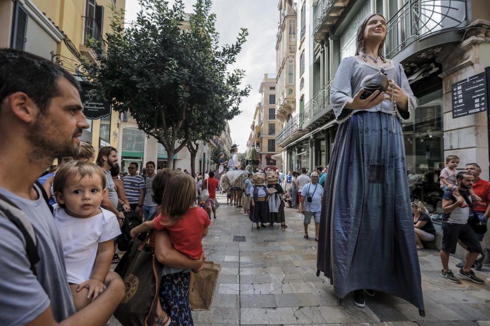 Stelldichein der Riesenfiguren in Palma de Mallorca