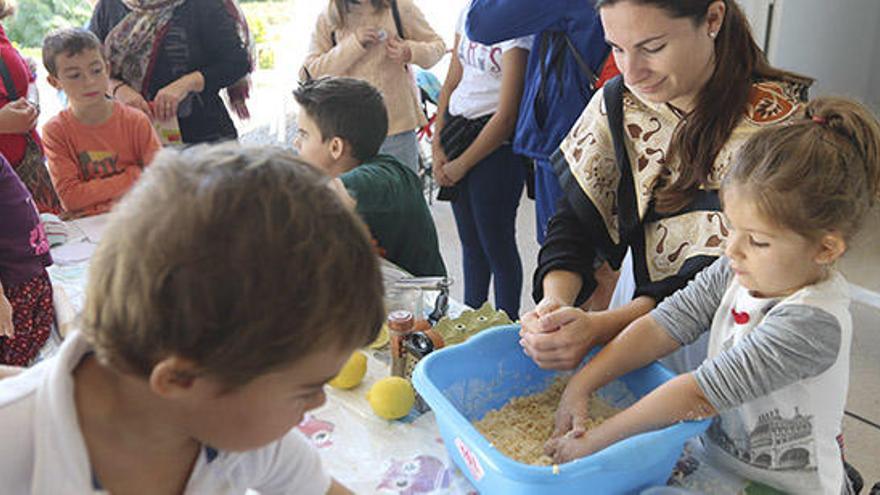 Actividades en una jornada de ´Feim Barri´ anterior.