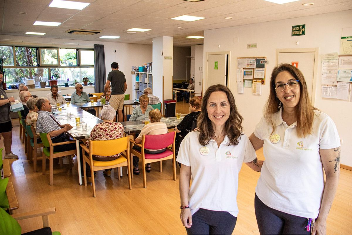 Claudia Martínez y Berta Lorenzo, directora y educadora social del centro de día Boas Apertas de Arcade