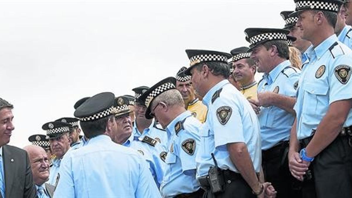 El alcalde Xavier García Albiol, en un acto con su Guardia Urbana, en el 2011.