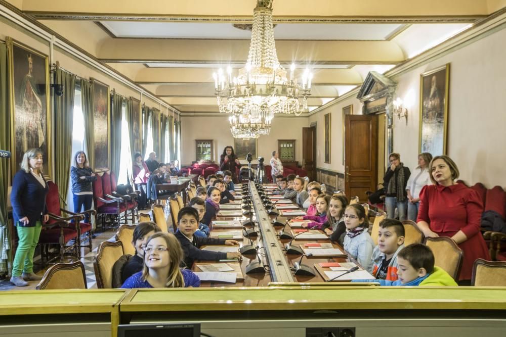 Pleno infantil en el Ayuntamiento de Oviedo