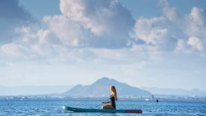 Stand Up Paddle, actividad de Naturaleza Sensorial en la Costa Cálida. Turismo Región de Murcia.