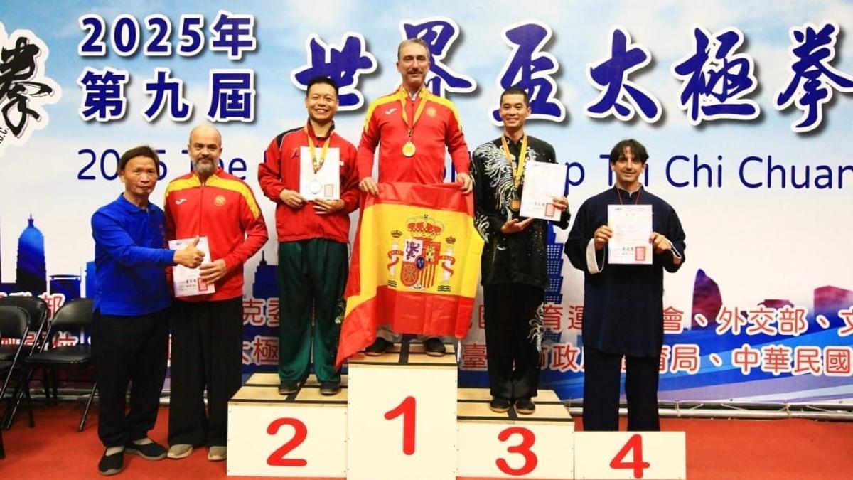 Mikelo Signes, en lo más alto del podio en el campeonato del mundo de Taipei