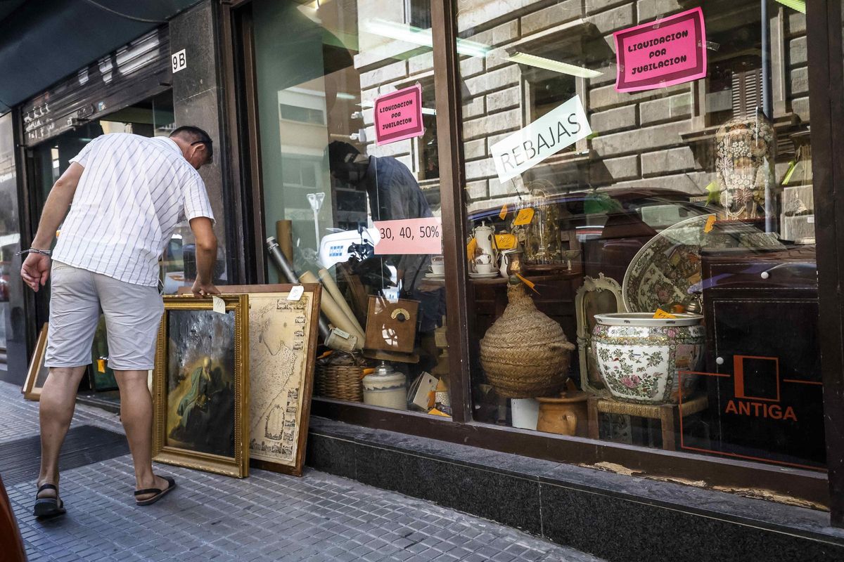 El anticuario Antiga en liquidación por jubilación.