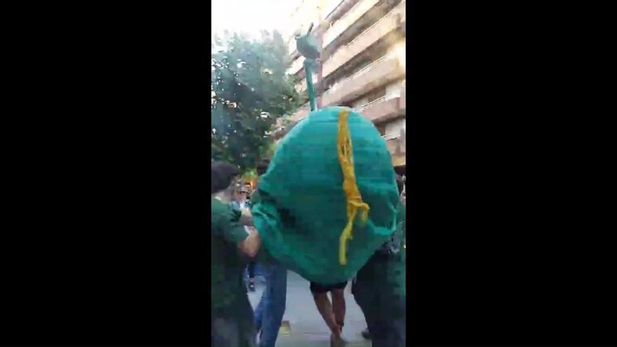 La Rauxa, bèstia de l'alternativa Popular la Gatzara, que ha tancat la concentració