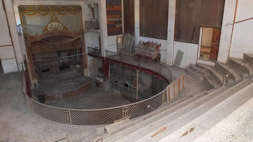 Estado actual del patio de butacas del antiguo teatro Defensora de Sóller, a la espera de ser completamente reformado.