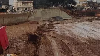 Un único puente de los cinco que había mantiene conectado a Picanya
