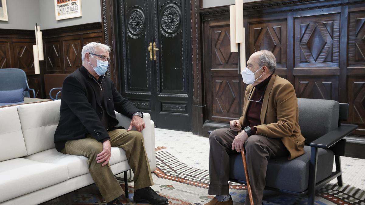 Joan Ribó y Carlos San Juan en el ayuntamiento.