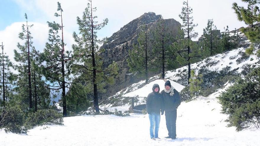 Cumbre grancanaria cubierta de un atrayente manto blanco con motivo de las últimas precipitaciones de nieves.