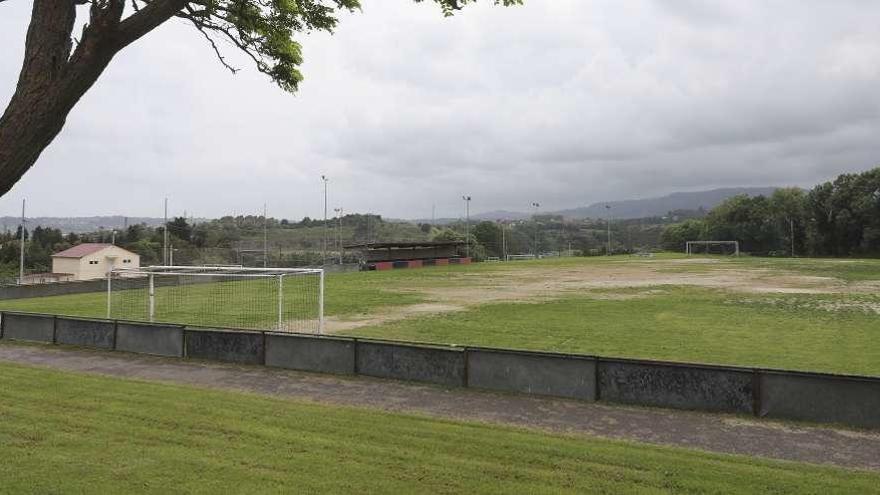 Aspecto que presentaba ayer el campo de fútbol de El Claret, en el que se instalará hierba sintética.