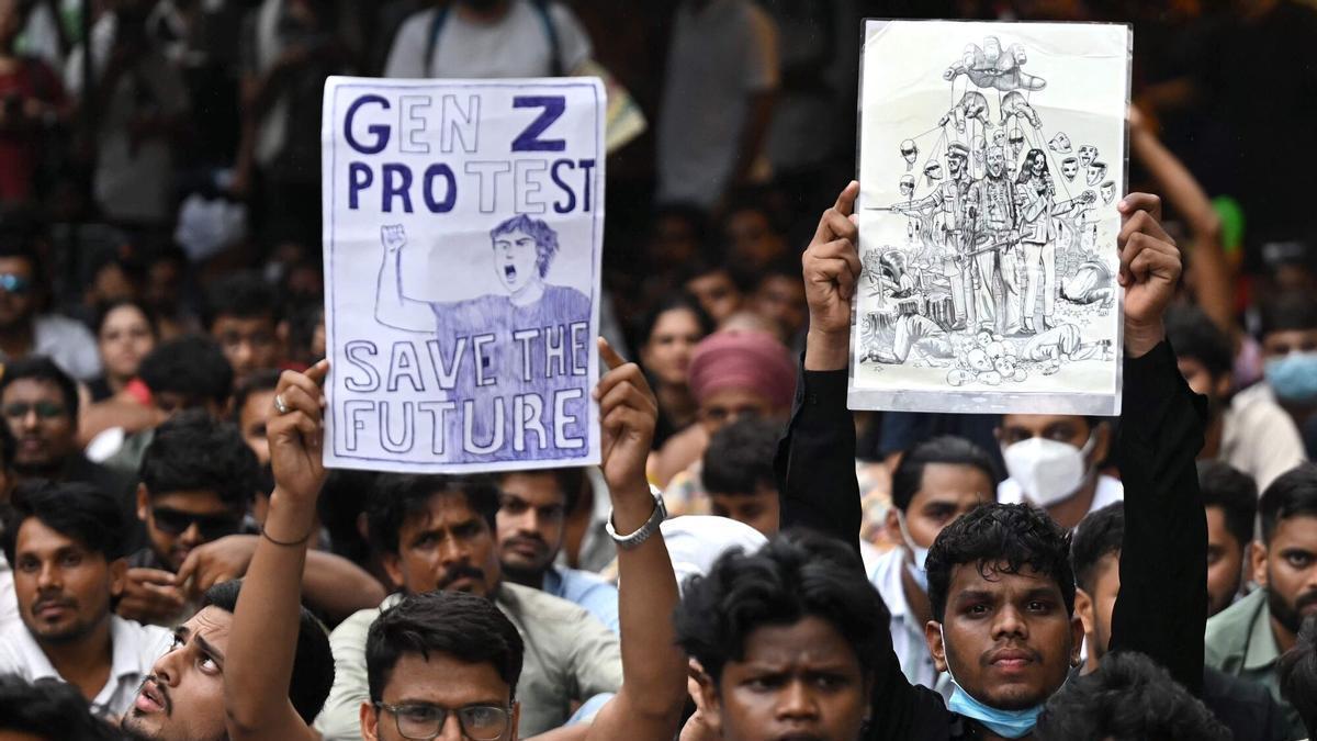 Manifestación en Nueva Delhi organizada por el movimiento juvenil Partido de las Cucarachas.