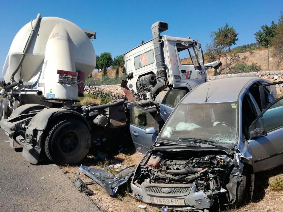 Tres personas mueren en un accidente de tráfico en la autovía de Alcúdia