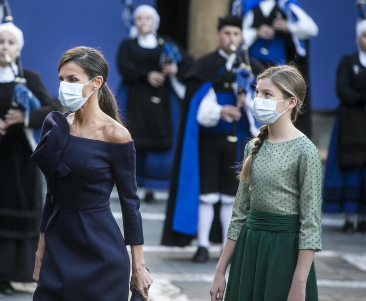 La Reina Letizia y su hija Sofía. La Reina Letizia y su hija Sofía.
