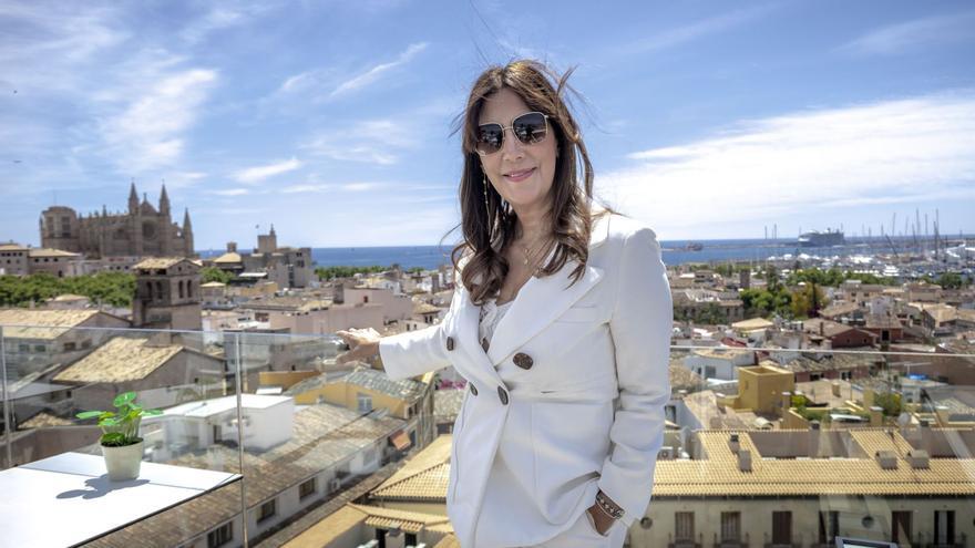 La escritora Dolores Redondo en Mallorca: «Es básico colmar a los niños de empatía para que luego no hagan ‘bullying’ ni den un beso a la fuerza»