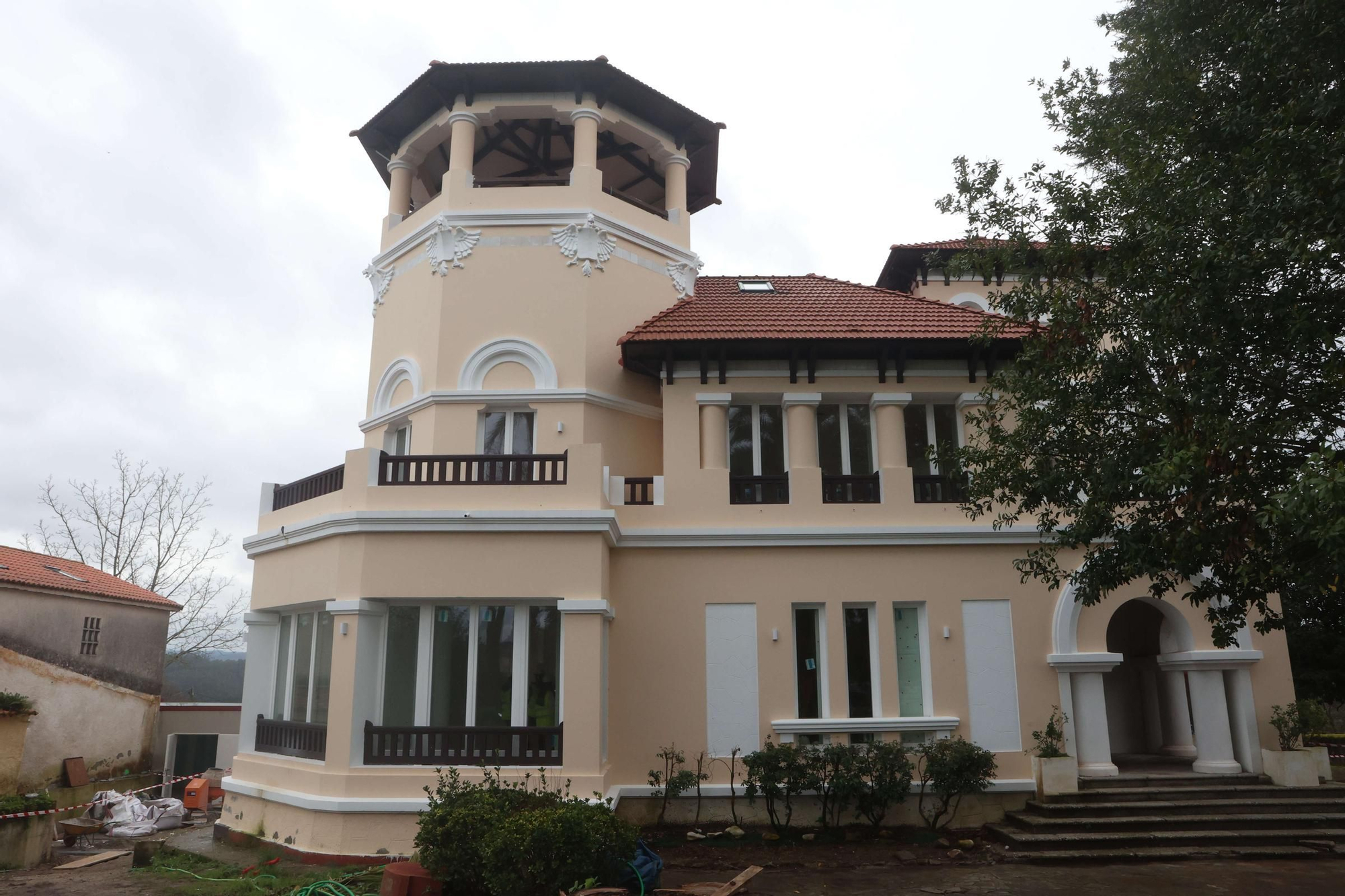 Visita a Finca Os Loureiros, sede del futuro Pazo da Cultura de Abegondo