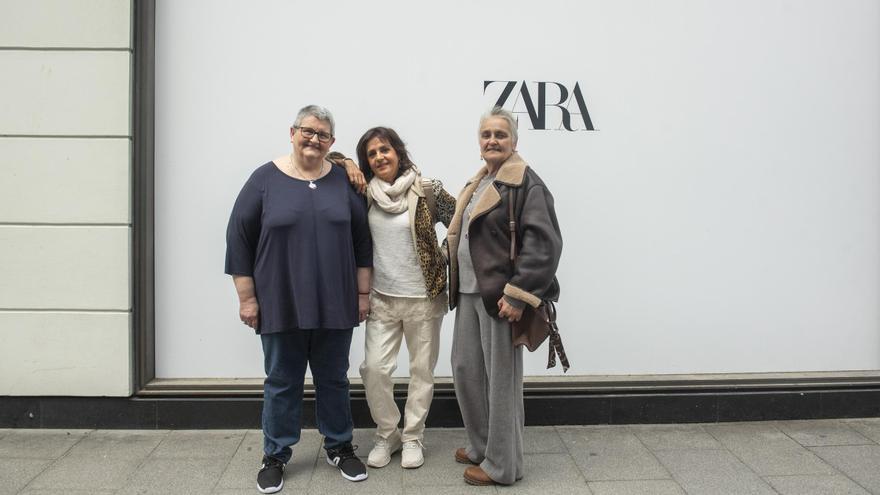 Las primeras dependientas del Zara de Juan Flórez se despiden de la tienda: «Empezamos a vestir a los niños, después a los niños de los niños y después a los nietos de los niños»