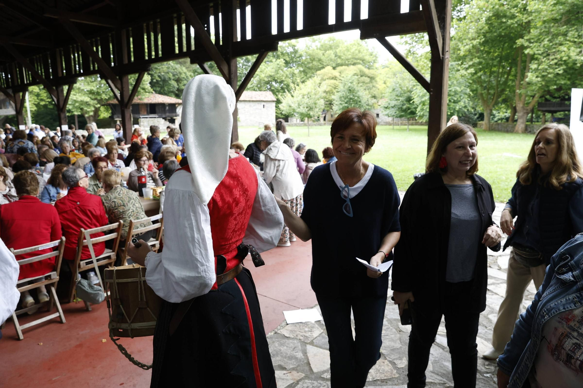 Así fue la fiesta "Femenino y Plural" en Gijón con 600 mujeres en el Muséu del Pueblu d'Asturies (en imágenes)