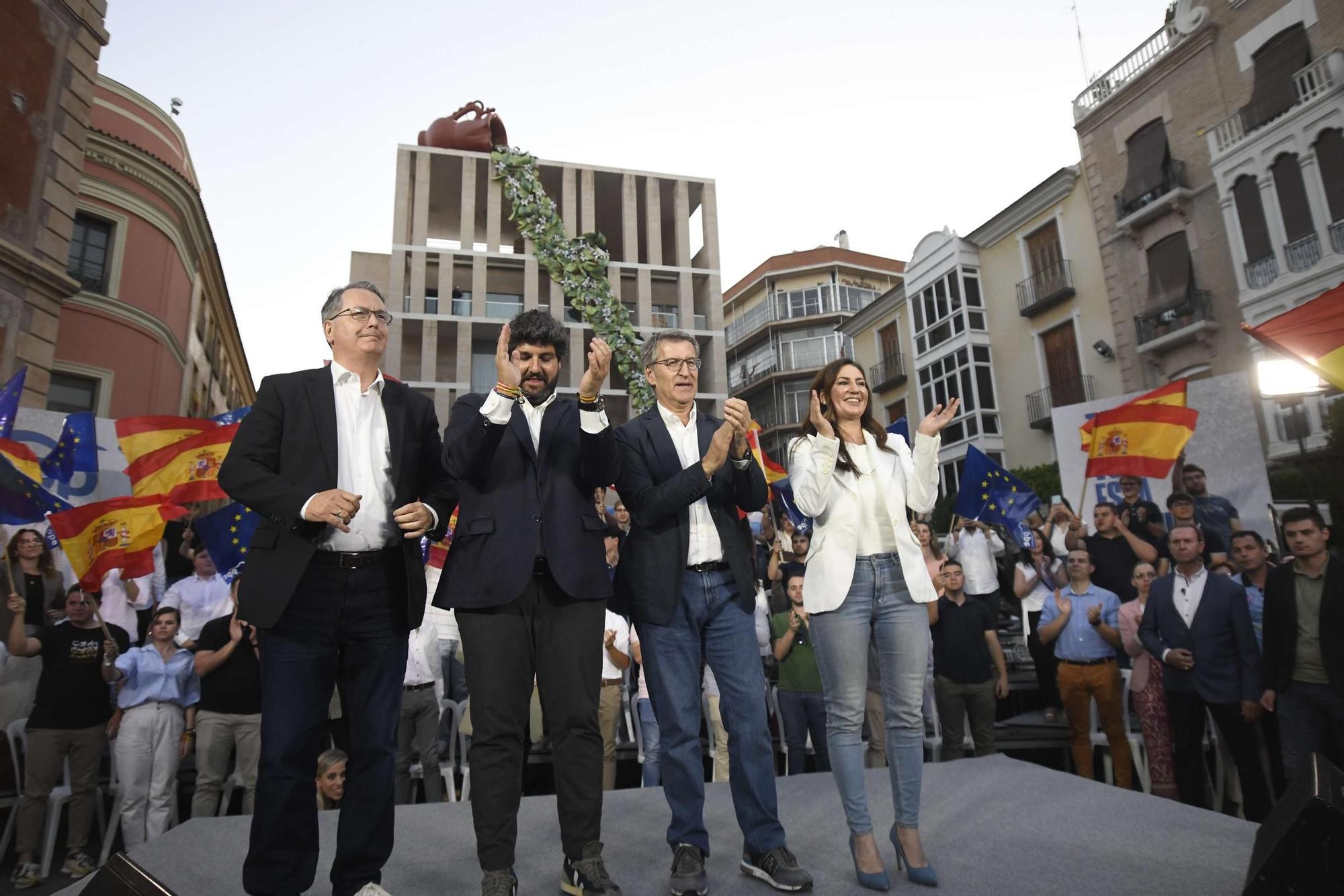 El mitin con Feijóo y López Miras en la Plaza de la Catedral de Murcia, en imágenes