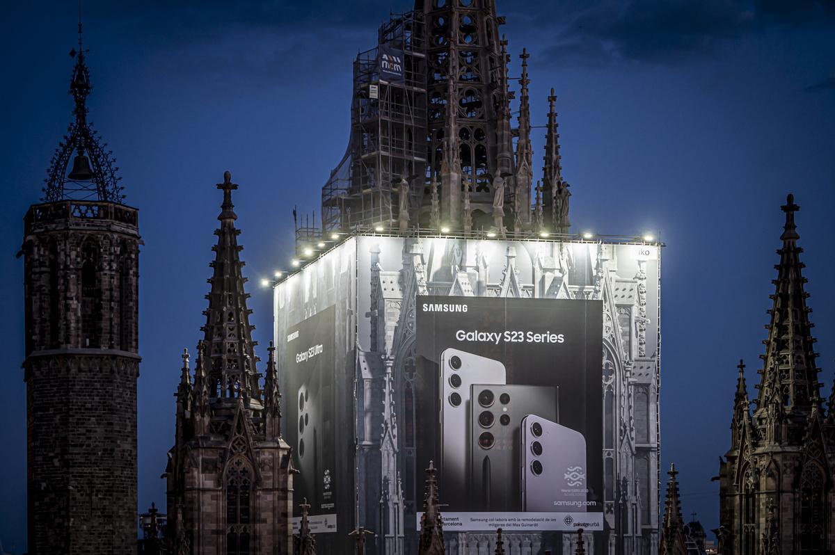 Así son los potentes focos en la Catedral que causan controversia