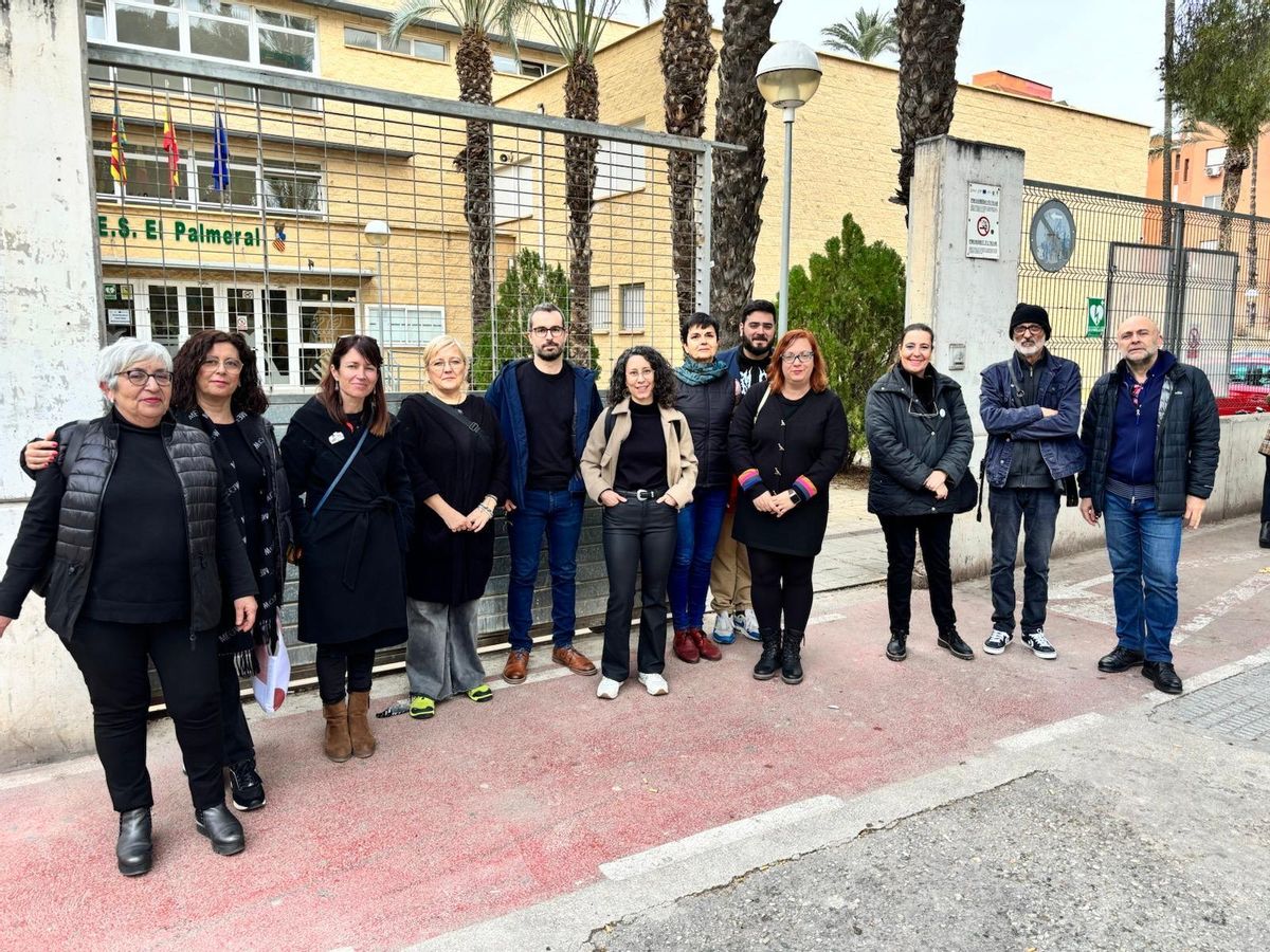 Minuto de silencio en el IES El Palmeral