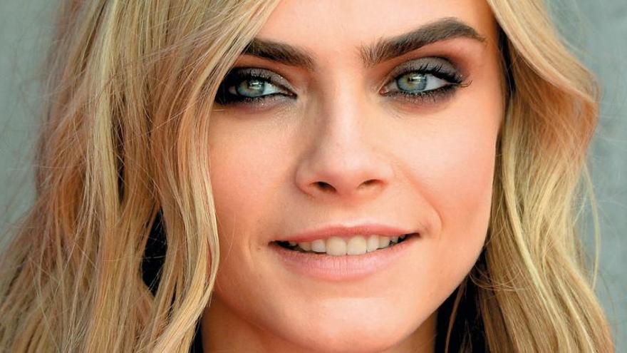 Cara Delevingne provoca con su primera novela