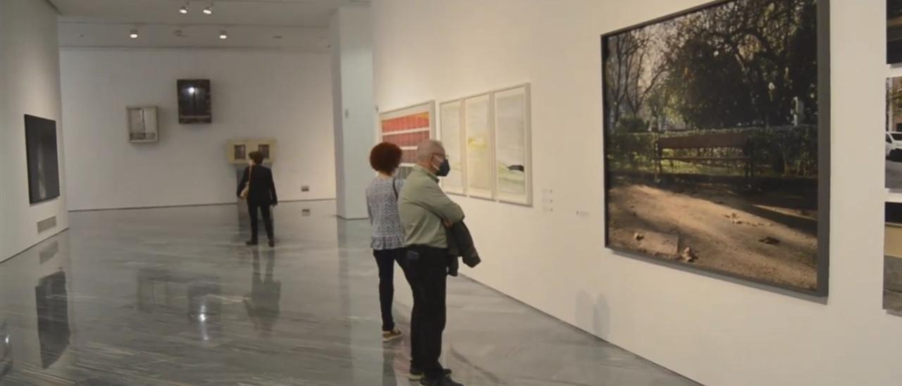 Visitantes en una de las salas del IVAM CADA de Alcoy.