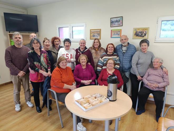 En imágenes, la merienda de Antroxu en Villabona