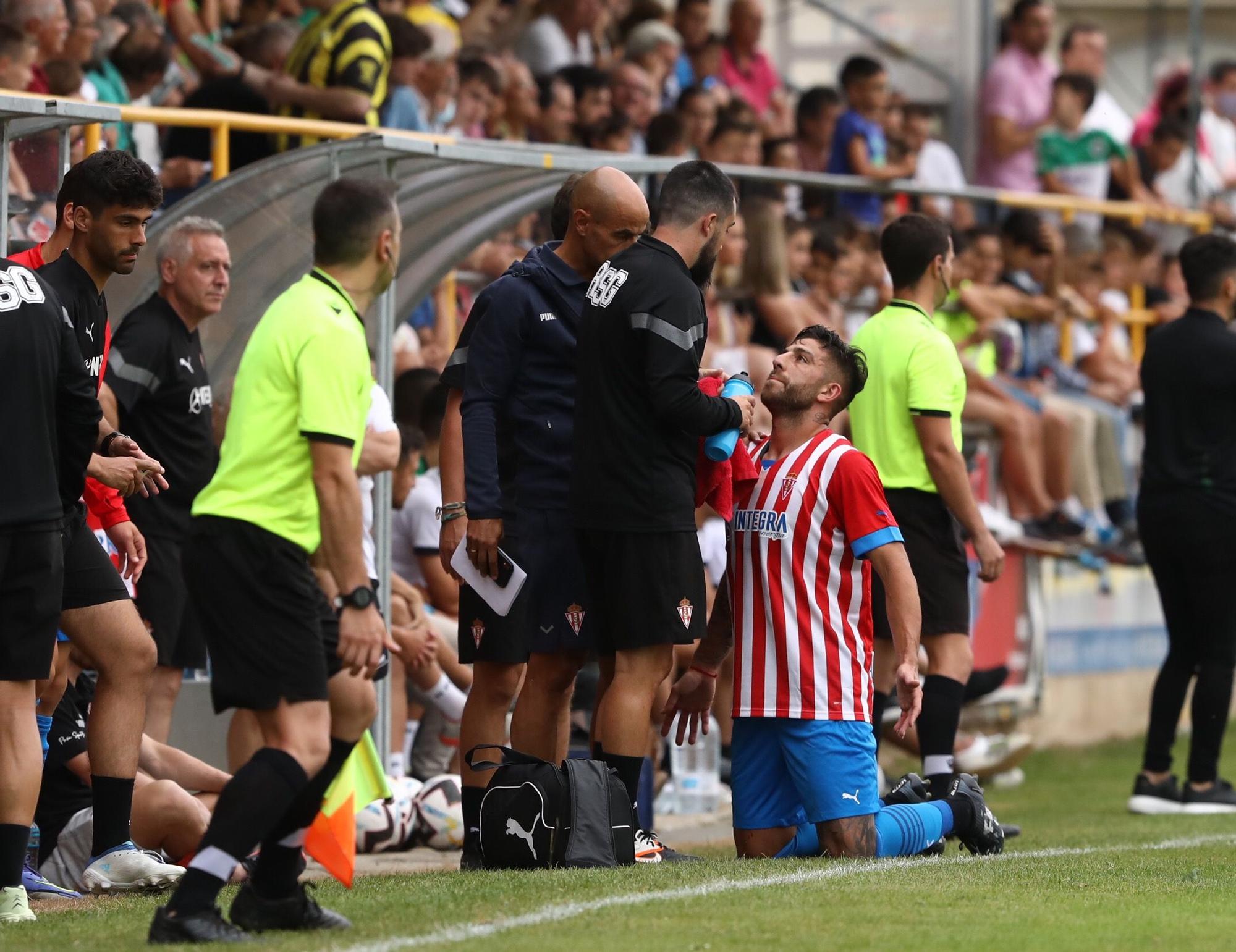 En imágenes: El Sporting vence por 1-0 frente al Racing de Santander en un partido amistoso