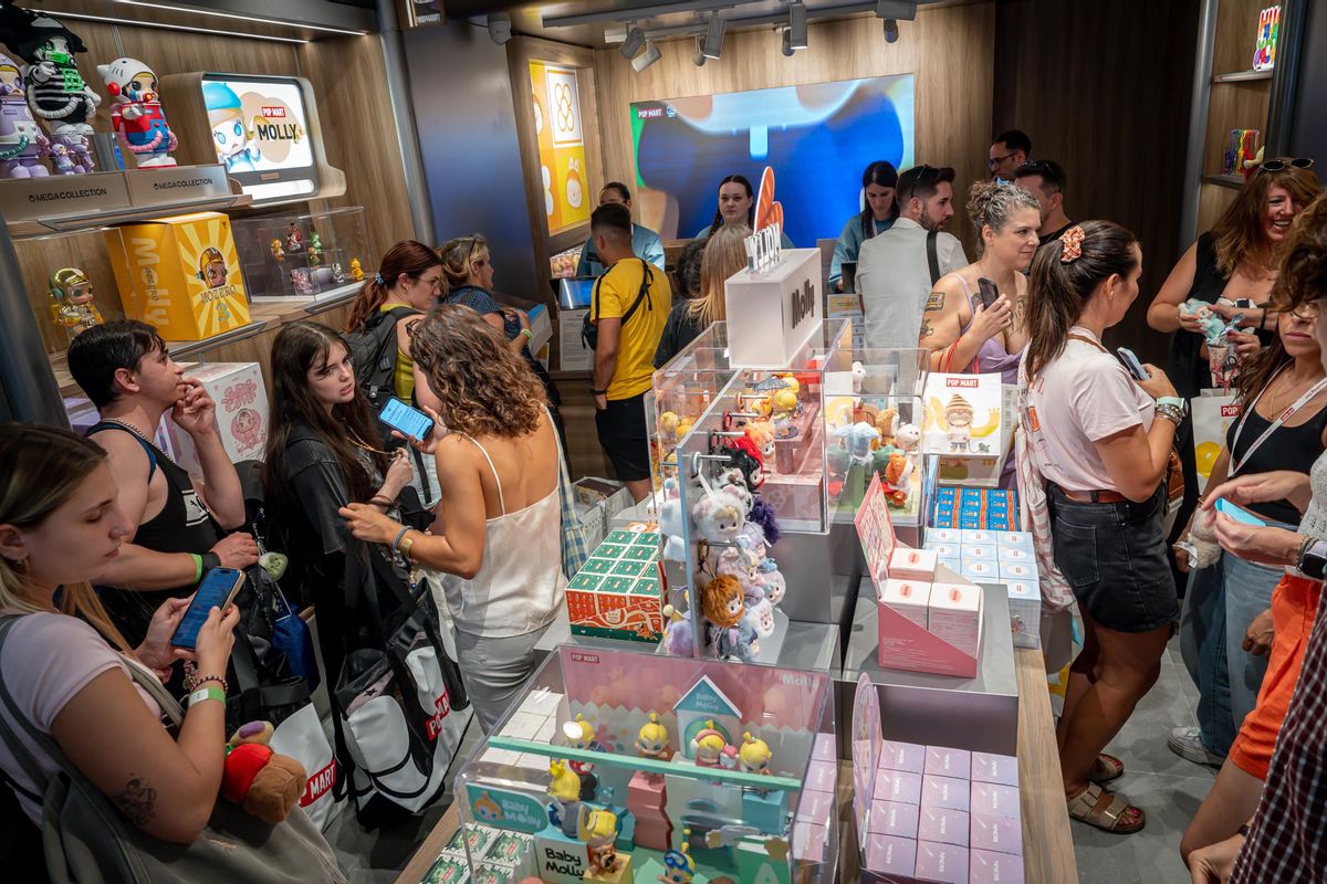 Colas masivas en Pop Mart por la llegada de Labubus a Barcelona