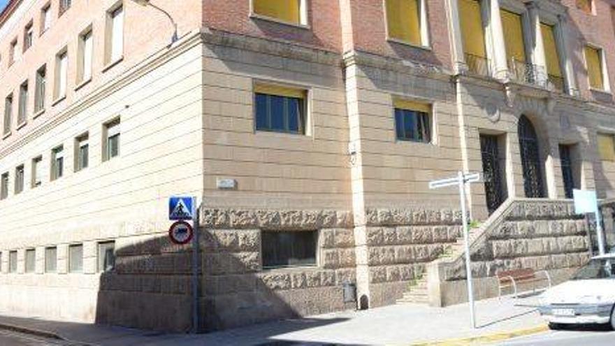 Façana de l&#039;edifici de la Teneria, que en el futur tindrà una entrada sense escales, a peu de carrer