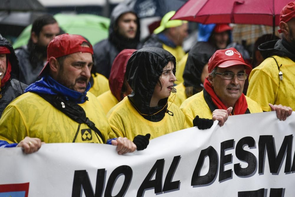 Marcha de trabajadores de Alcoa entre Avilés y Oviedo