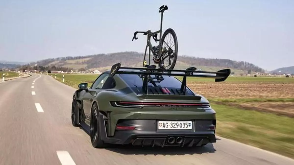 Una bicicleta de carbono inspirada en el 911 GT3 RS
