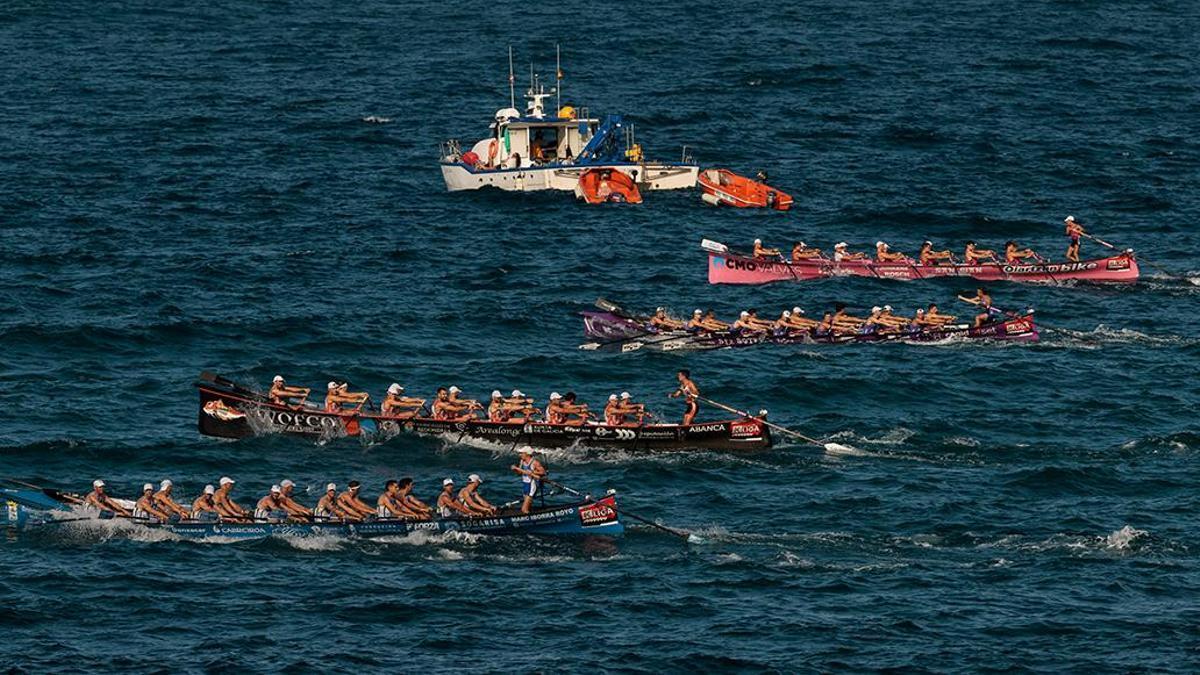 La embarcación chapeleira concluyó última en la doble jornada de la Bandera de Zarautz.