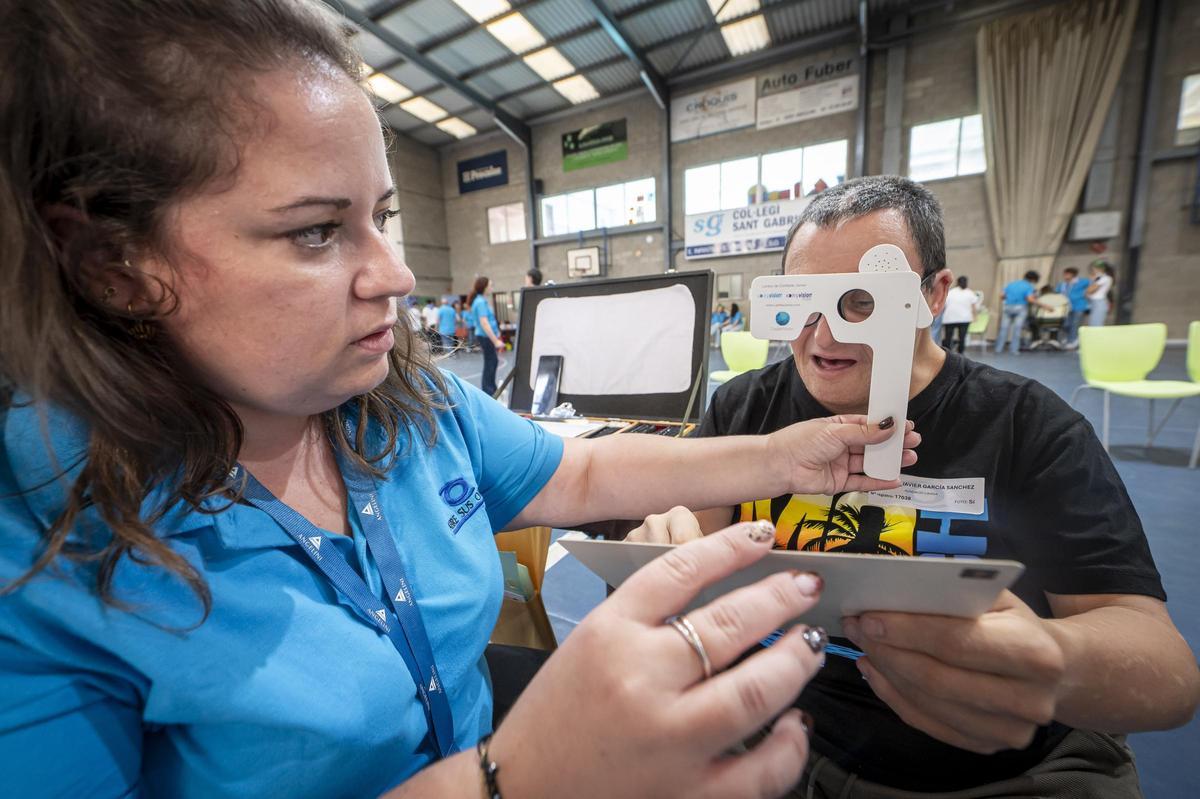 Sant Adrià ofrece revisiones gratuitas de vista y oído a más de 600 personas vulnerables