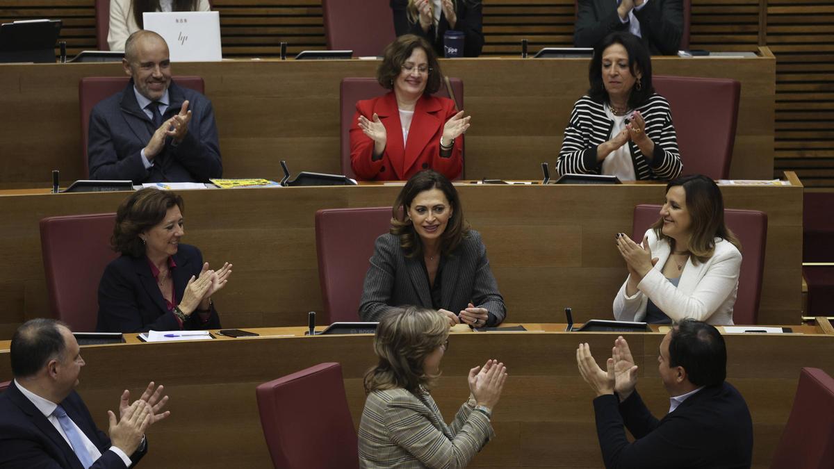 La diputada del PP, Magdalena González de la Red, tras ser elegida vicepresidenta segunda de las Corts.