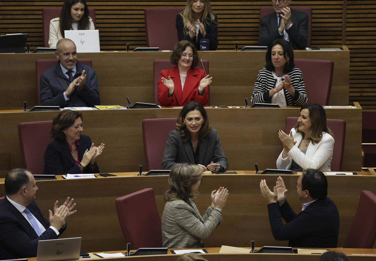 La diputada del PP, Magdalena González de la Red, tras ser elegida vicepresidenta segunda de las Corts.