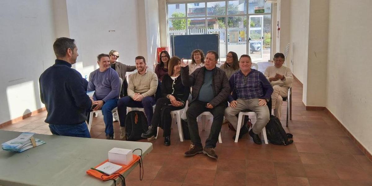 El presidente de la Mancomunitat de la Costera-Canal, reunido con alcaldes, alcaldesas y regidores de la comarca.