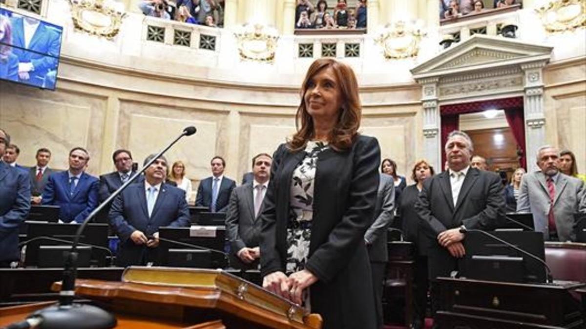 Cristina Fernández de Kirchner jura como senadora en el Congreso argentino, el pasado 29 de noviembre.