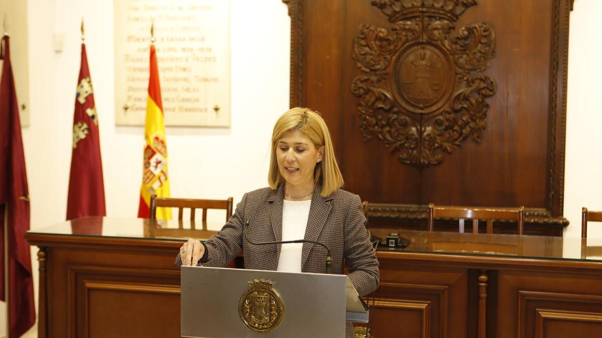 Rosa Medina presentaba los actos con motivo del Día de la Constitución.
