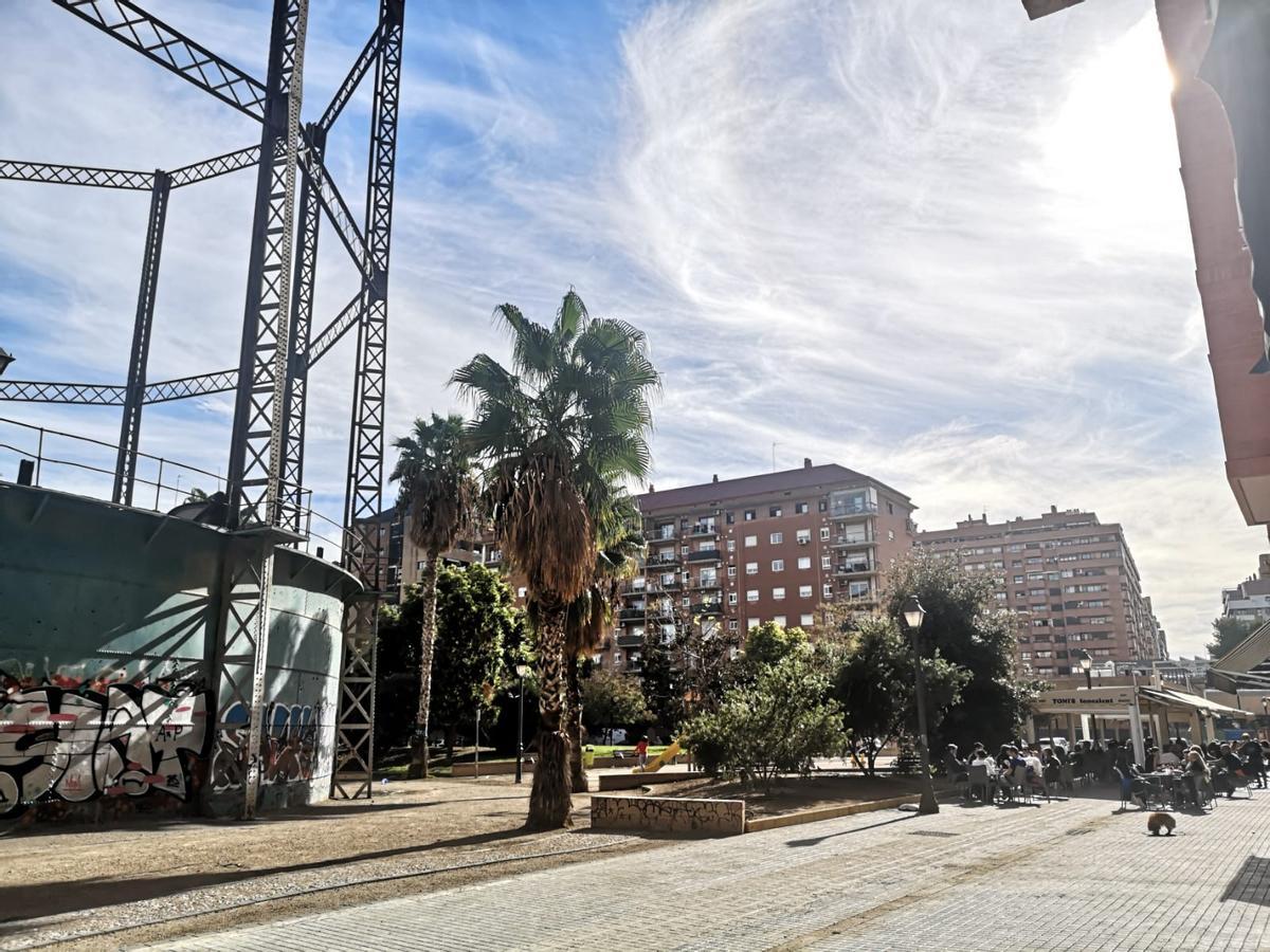 Así es el Gasómetro de Lebón, un testido del pasado industrial de la ciudad