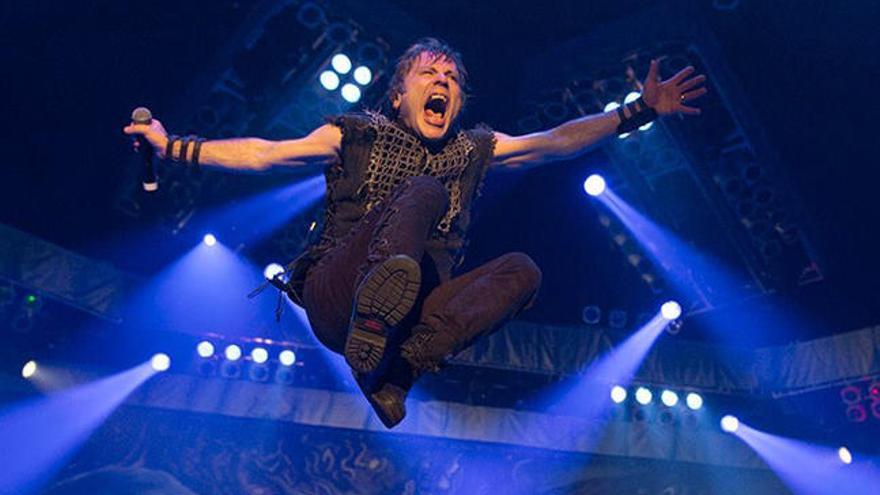 Iron Maiden, durante una de sus actuaciones. // Iron Maiden