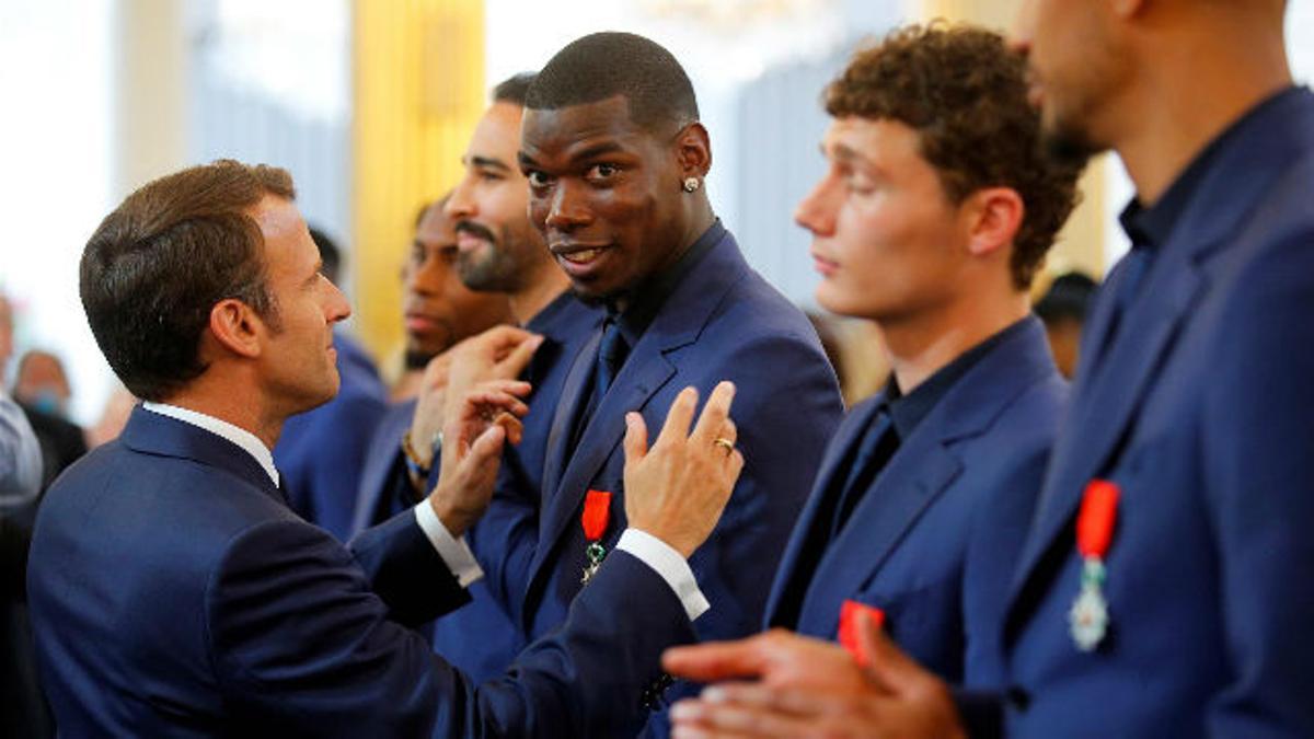 Macron condecora a la selección francesa que ganó el Mundial de Rusia