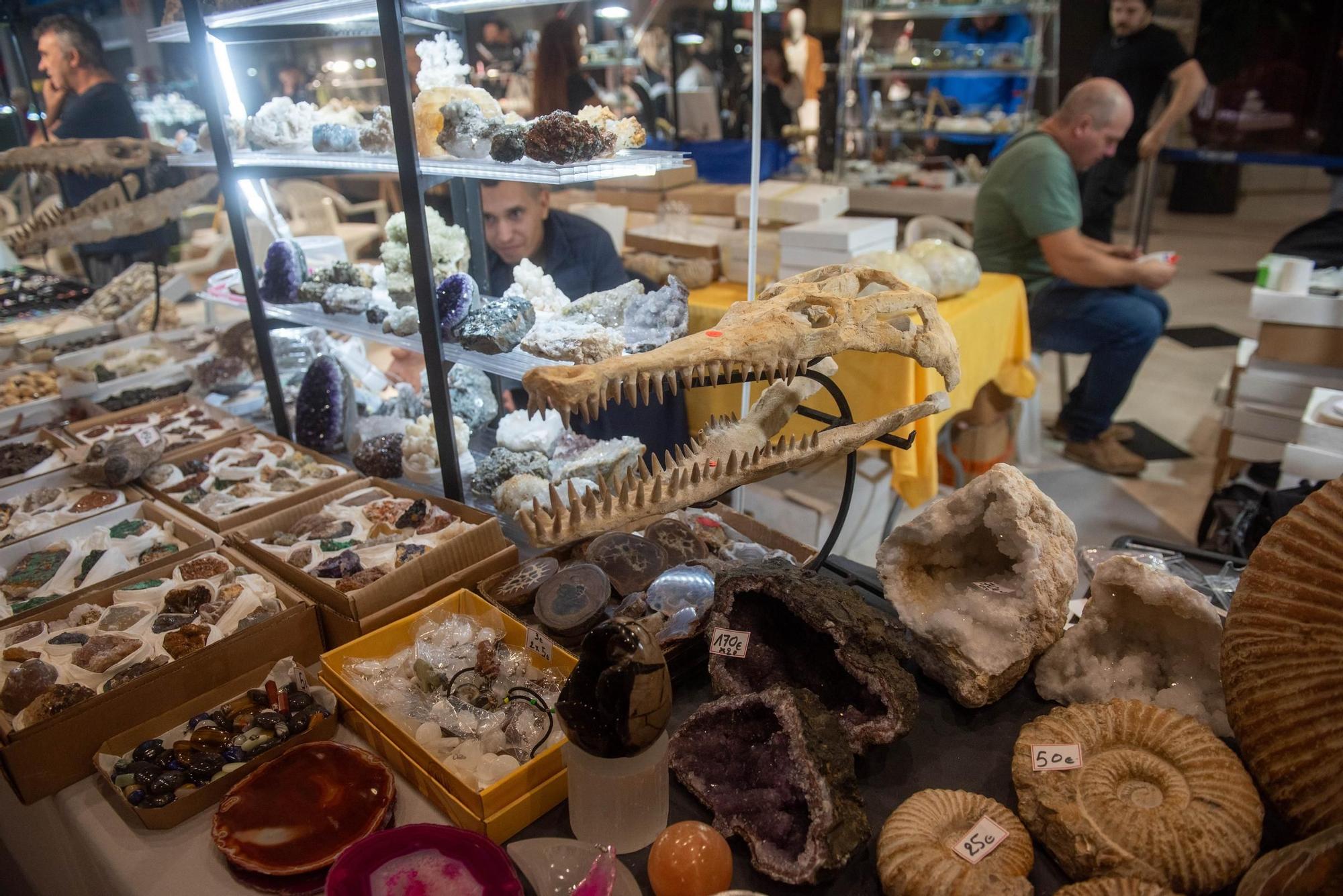 Los Rosales acoge la primera feria de minerales en A Coruña